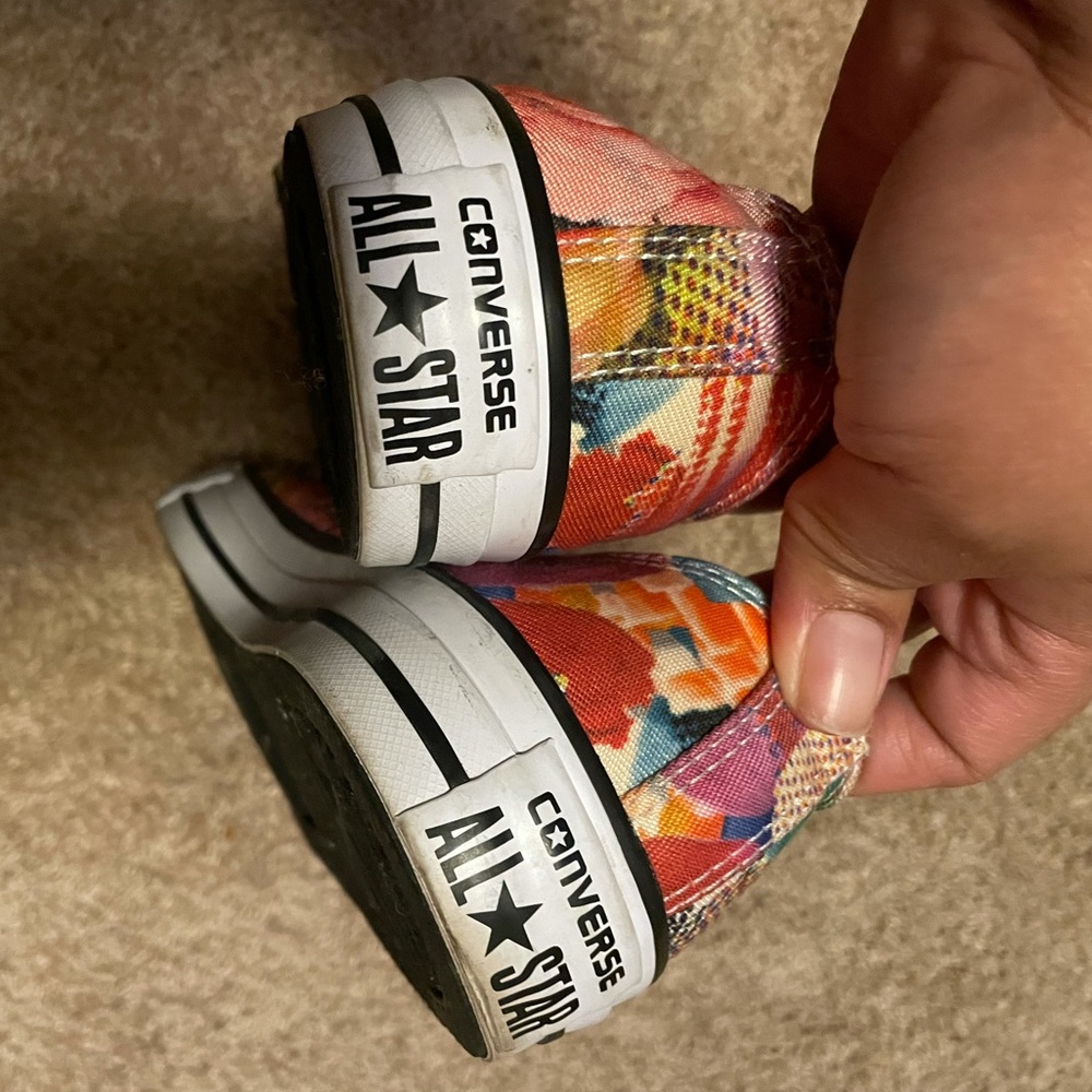 Converse Size 9 Multicolor Pattern - image 2